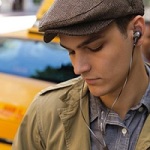 man talking iphone calls via earpods