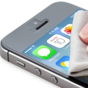 cleaning iphone screen with lint-free cloth