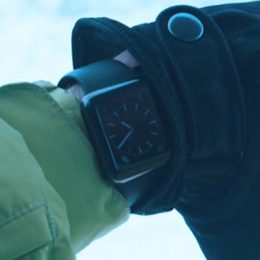 checking apple watch while skiing