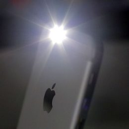 iphone flashlight trick