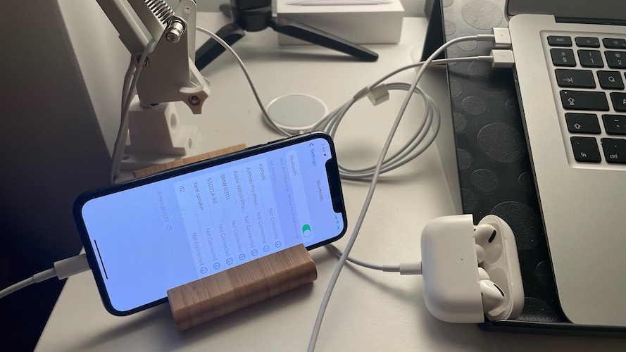 how to force AirPods firmware update