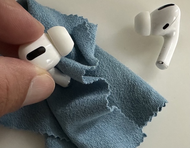 one airpod not charging fix